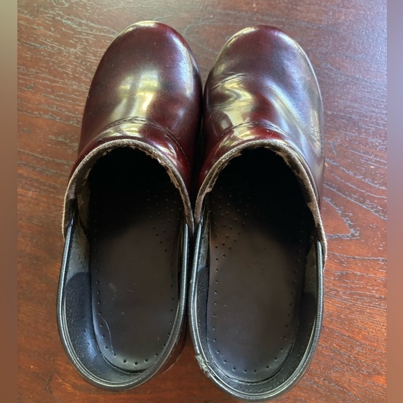 Red marble Dansko clogs - Picture 3 of 4